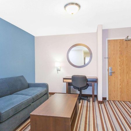 Super 8 By Wyndham Fort Frances Exterior photo