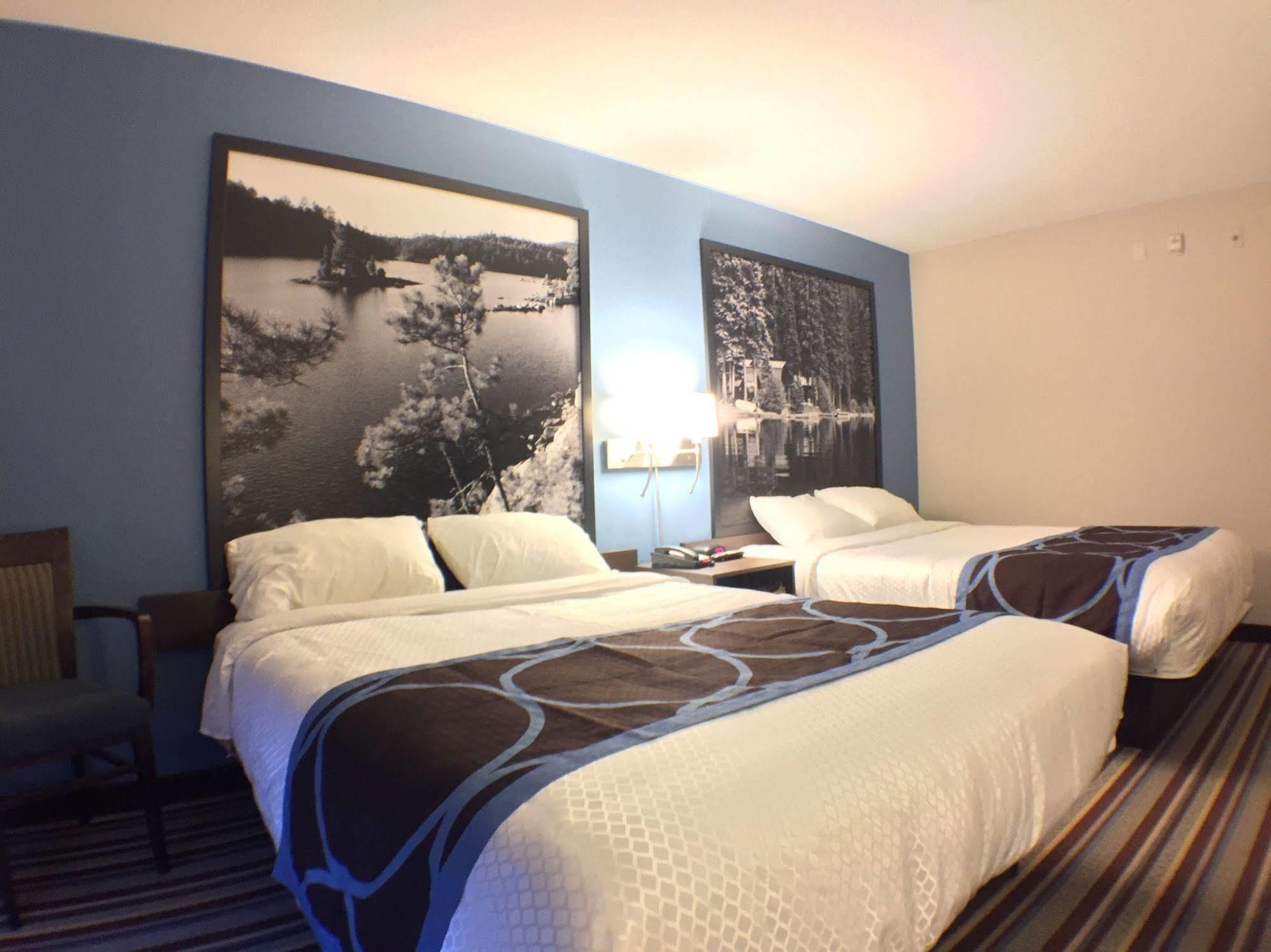 Super 8 By Wyndham Fort Frances Exterior photo